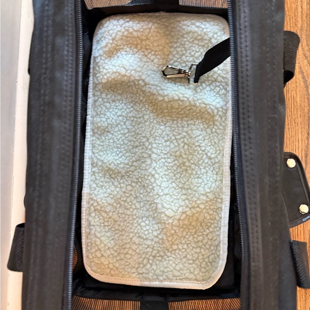 Pet Carrier by Amazon Basics Brand - Black - Picture 2 of 6